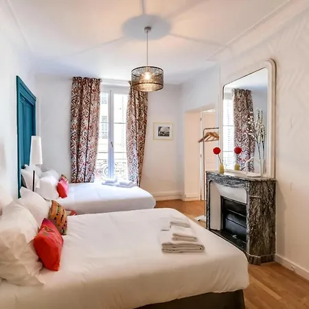 Apartment Amazing 3 Bedroom Paris