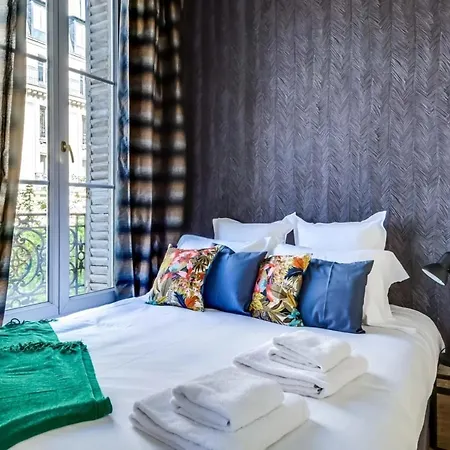 Amazing 3 Bedroom Apartment Paris
